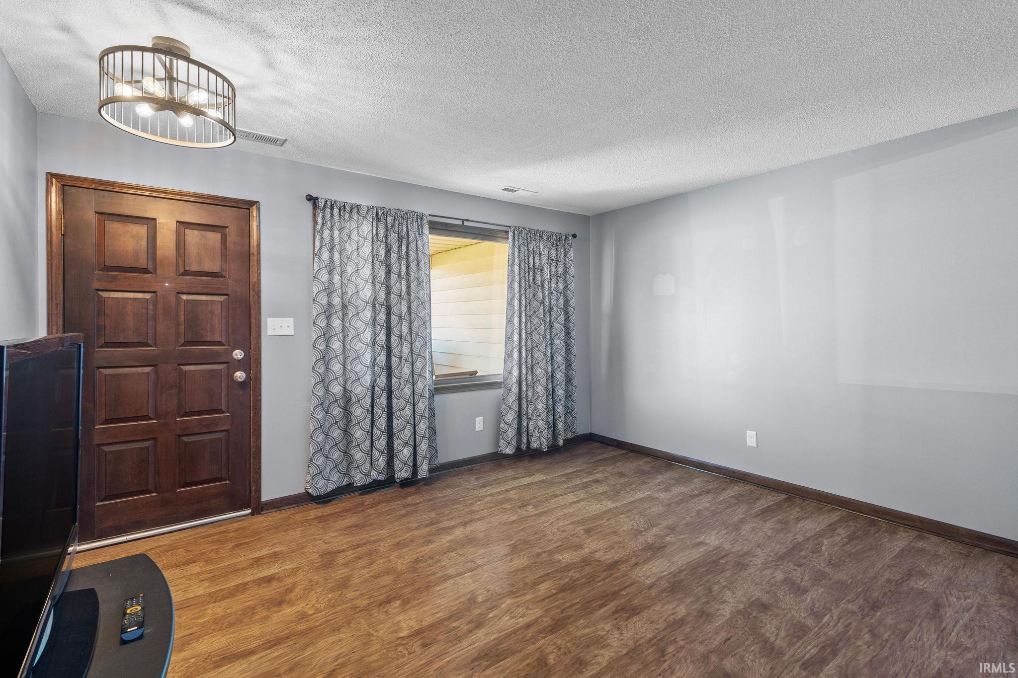 9209 Mariners Ridge Drive Fort Wayne, IN 46819 - Photo 7 of 30
