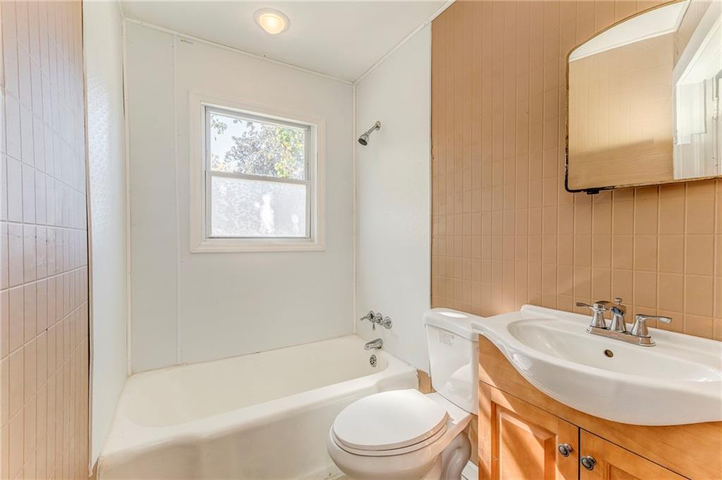2501 Maple Road Southeast Rome, GA 30161 - Photo 35 of 56 a bathroom with a sink toilet and bathtub