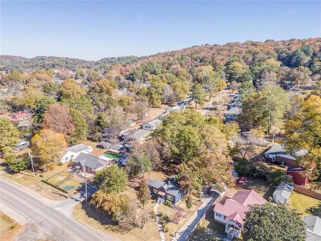 a view of houses with yard