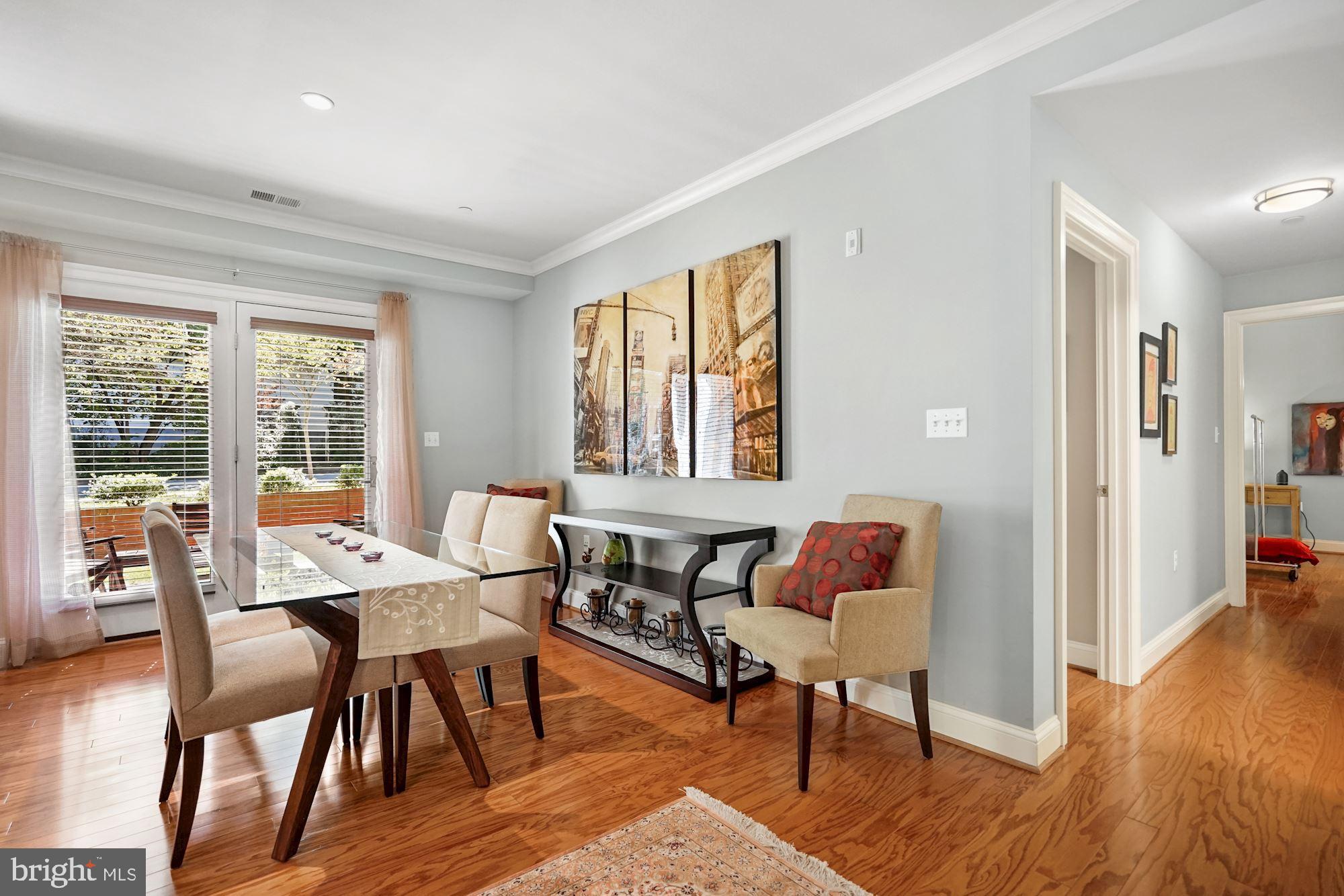 3131 9th Road North, Unit 11 Arlington, VA 22201 - Photo 10 of 39 Bright Dining Area