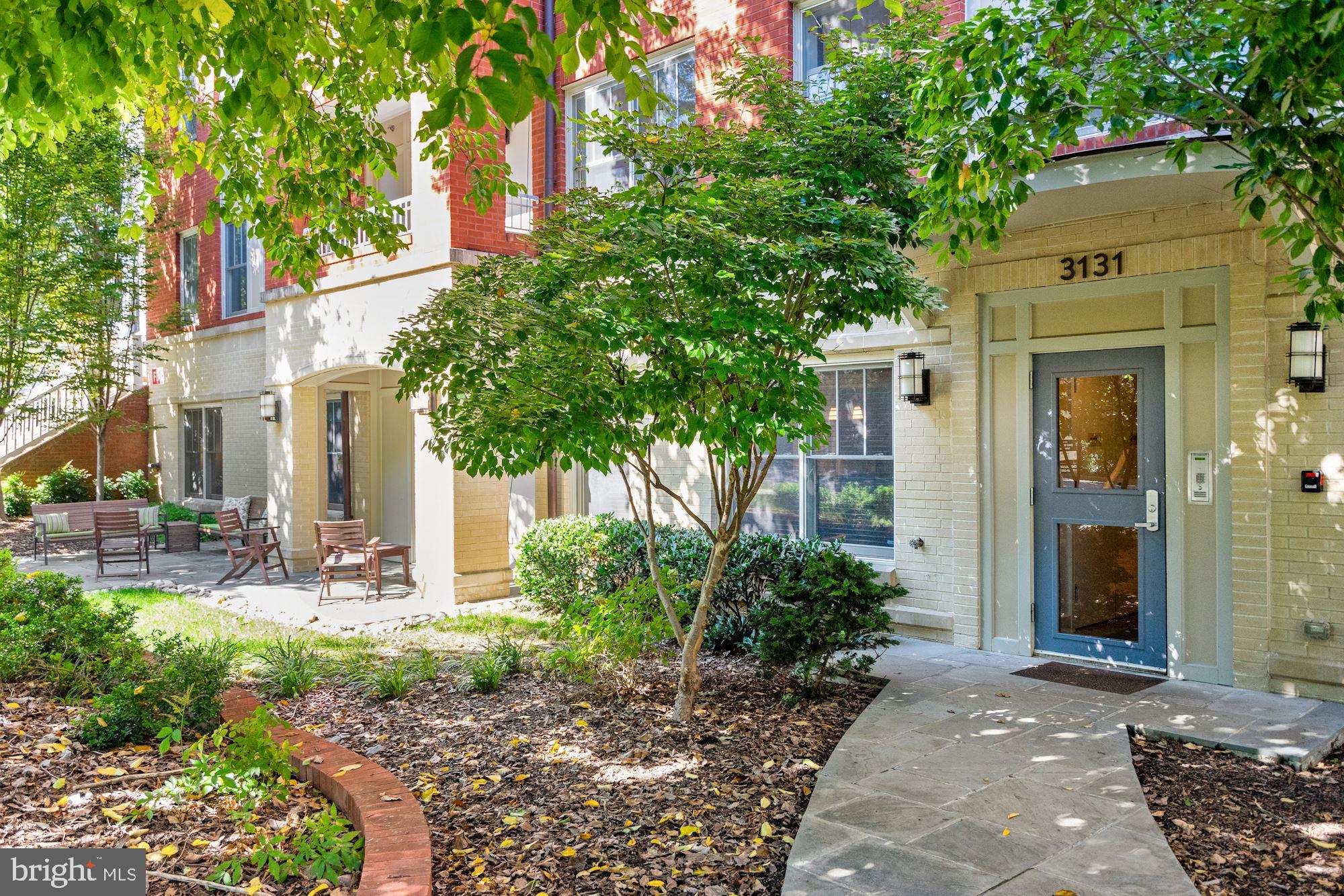 3131 9th Road North, Unit 11 Arlington, VA 22201 - Photo 31 of 39 3131 9th Rd N Main Entrance
