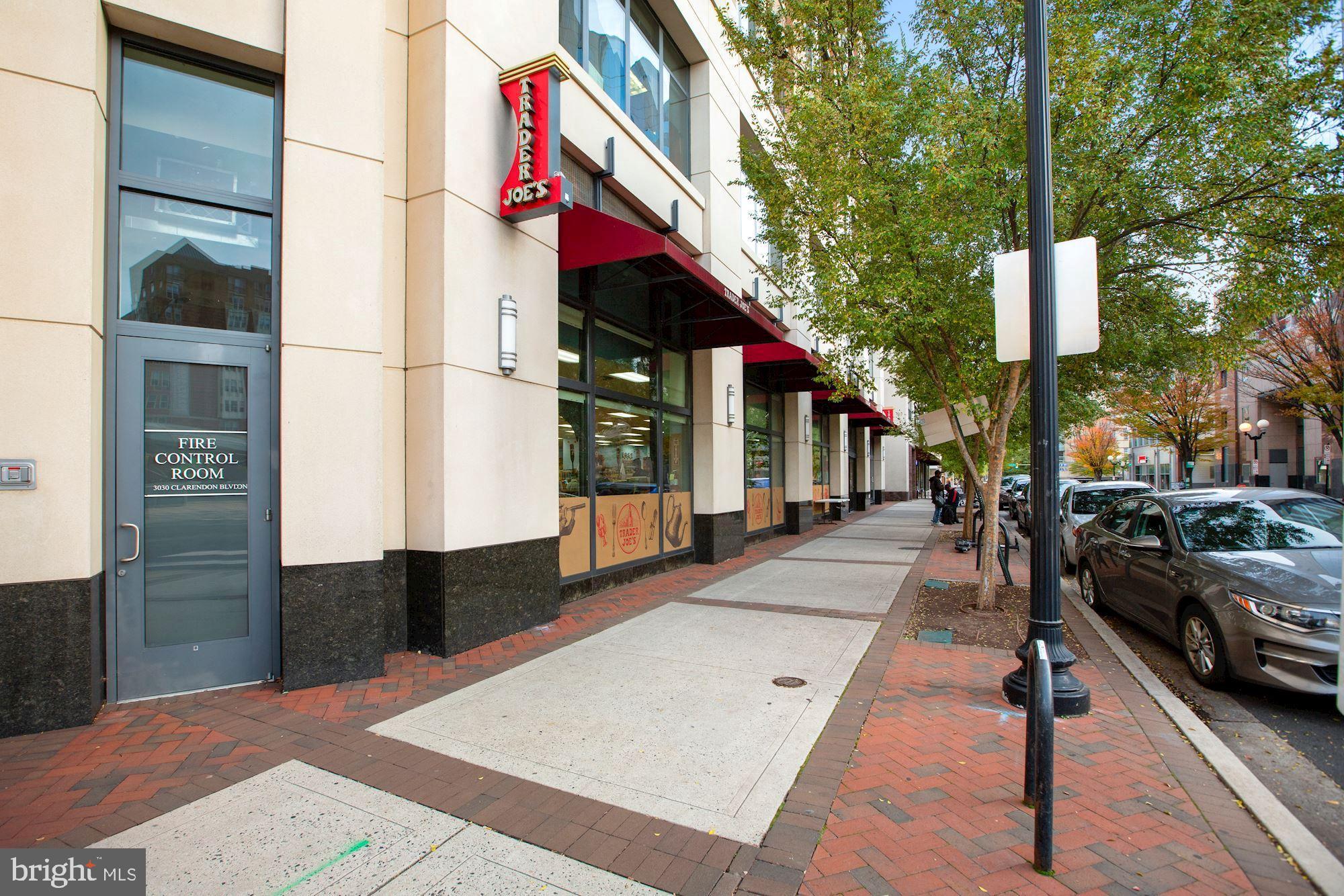 3131 9th Road North, Unit 11 Arlington, VA 22201 - Photo 33 of 39 3 Blocks from Trader Joe's