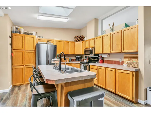 $600,000 | 82071 Lost Creek Road, Dexter, OR 97431