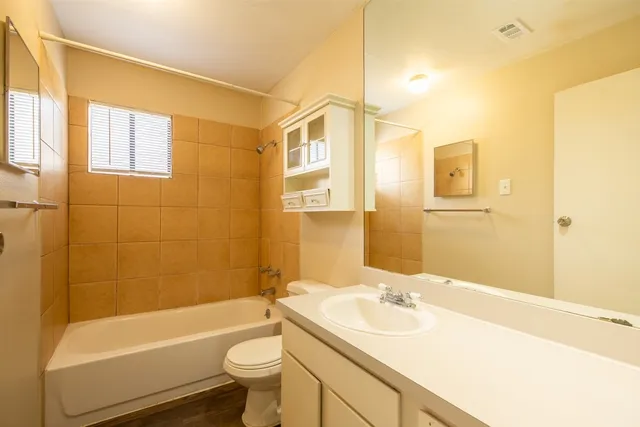 $1,600 | 712 Graham Place, Unit 305, Austin, TX 78705