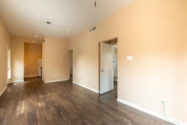 $1,600 | 712 Graham Place, Unit 305, Austin, TX 78705