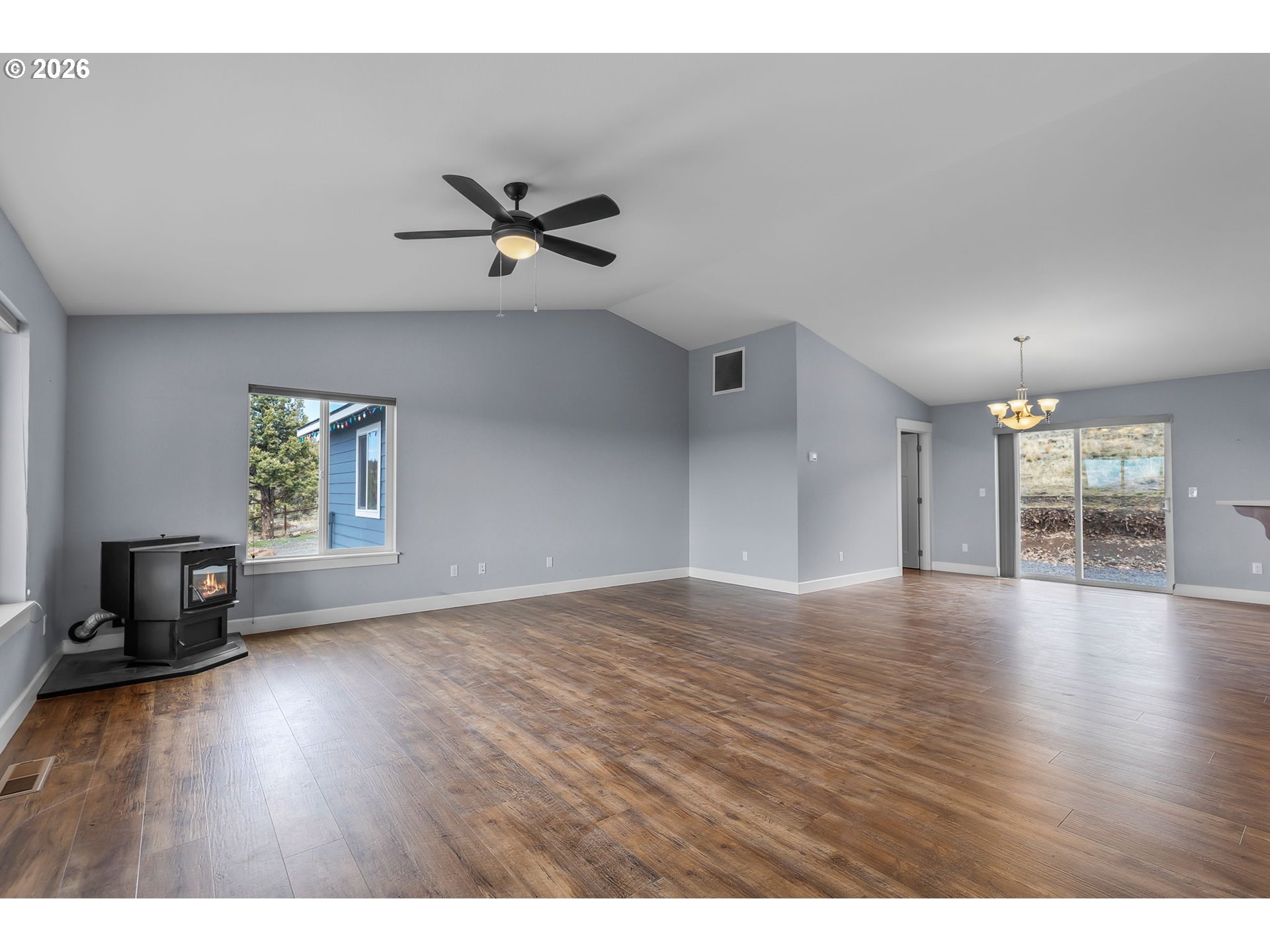 5798 Southeast Grant Road Prineville, OR 97754 - Photo 4 of 48