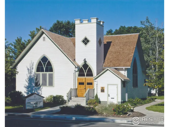 a view of front of house with a yard