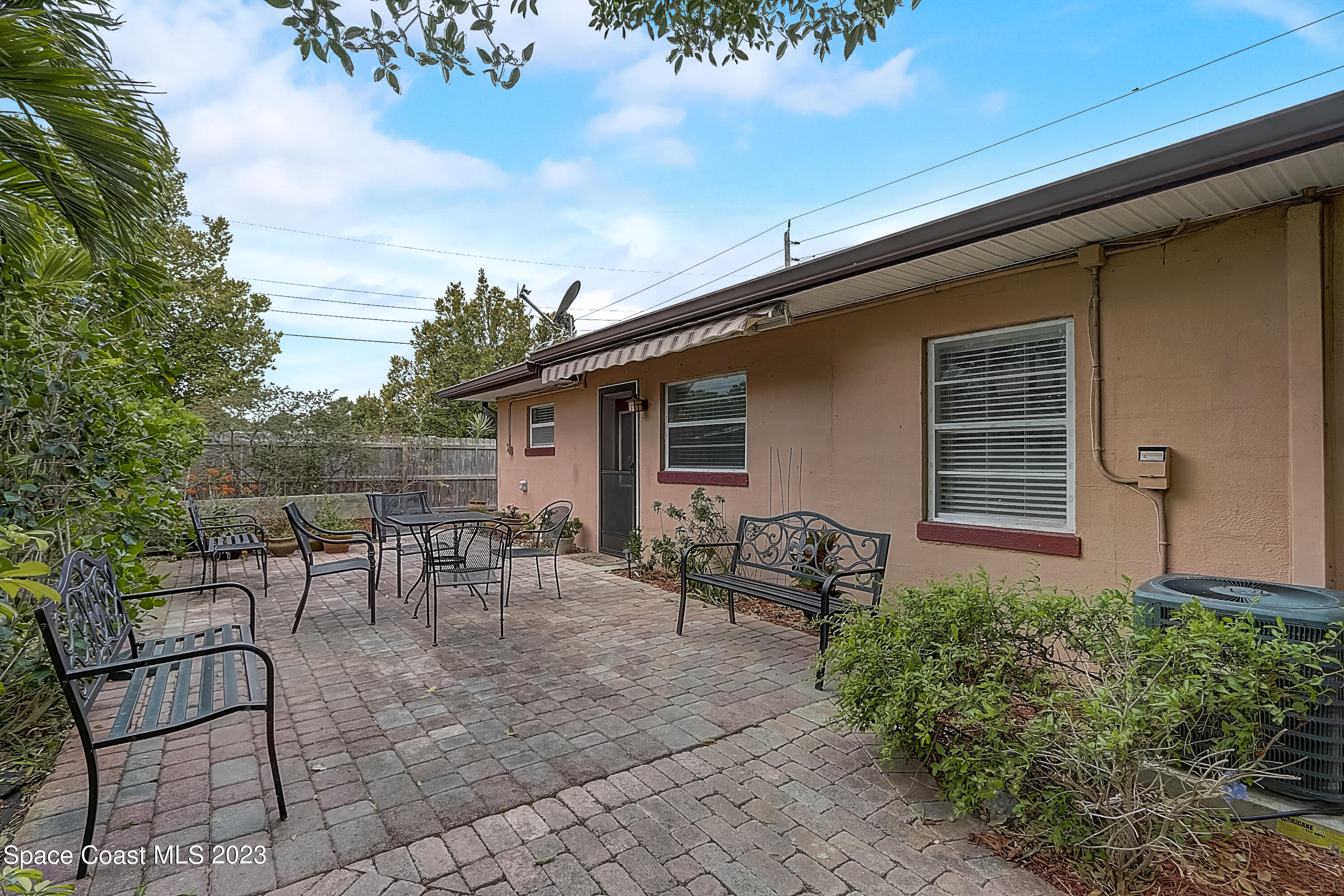 201 Cherry Street Melbourne, FL 32901 - Photo 19 of 22 a backyard of a house with outdoor seating