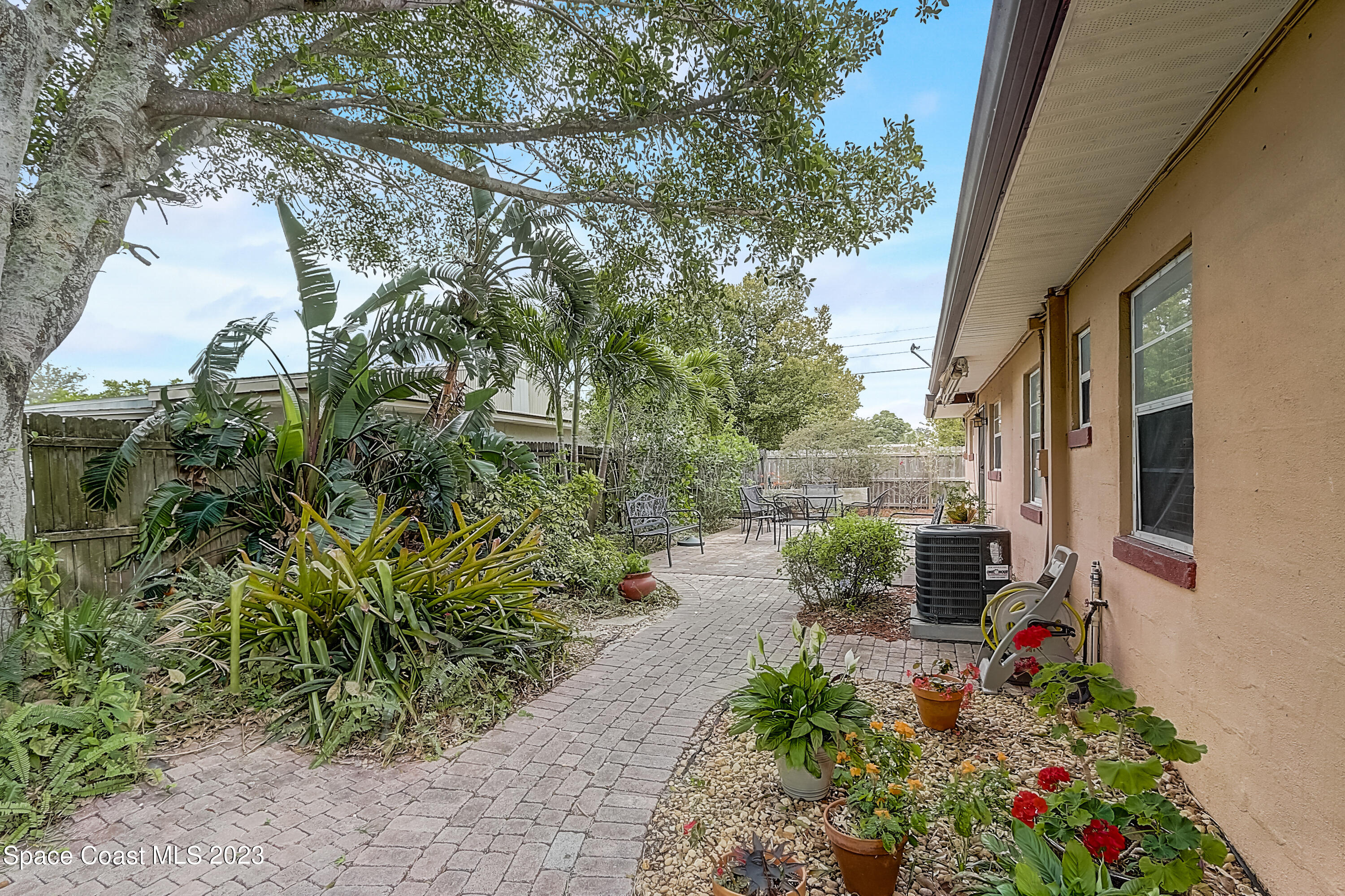 201 Cherry Street Melbourne, FL 32901 - Photo 20 of 22 a backyard of a house with outdoor seating