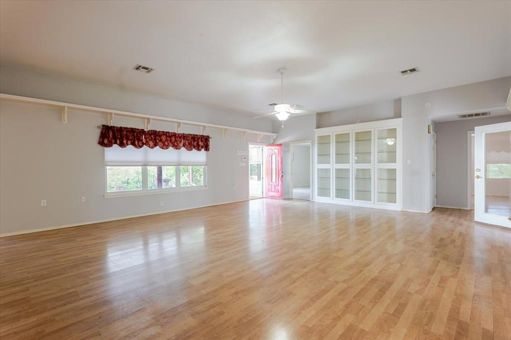 2400 Carter Road Springtown, TX 76082 - Photo 7 of 36