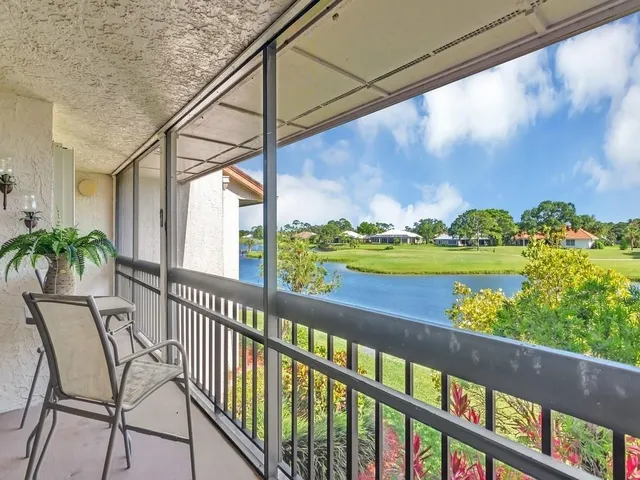$1,800 | 3200 Twin Lakes Terrace, Unit 202, Fort Pierce, FL 34951