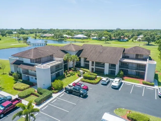 $1,800 | 3200 Twin Lakes Terrace, Unit 202, Fort Pierce, FL 34951