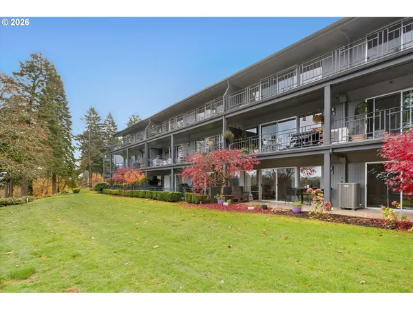 $495,000 | 16200 Pacific Highway, Lake Oswego, OR 97034