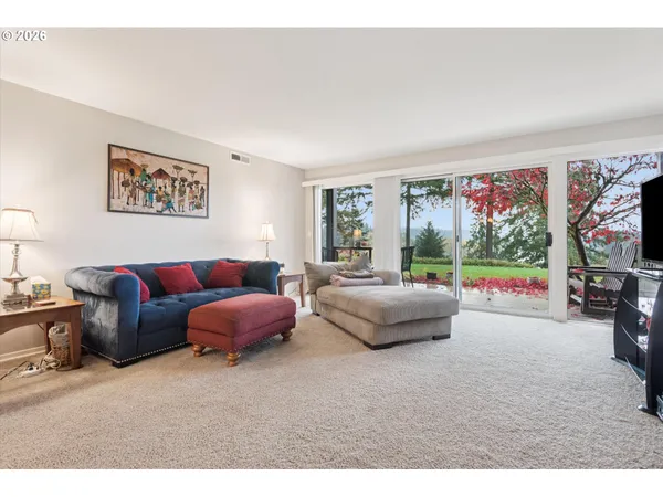 $495,000 | 16200 Pacific Highway, Lake Oswego, OR 97034