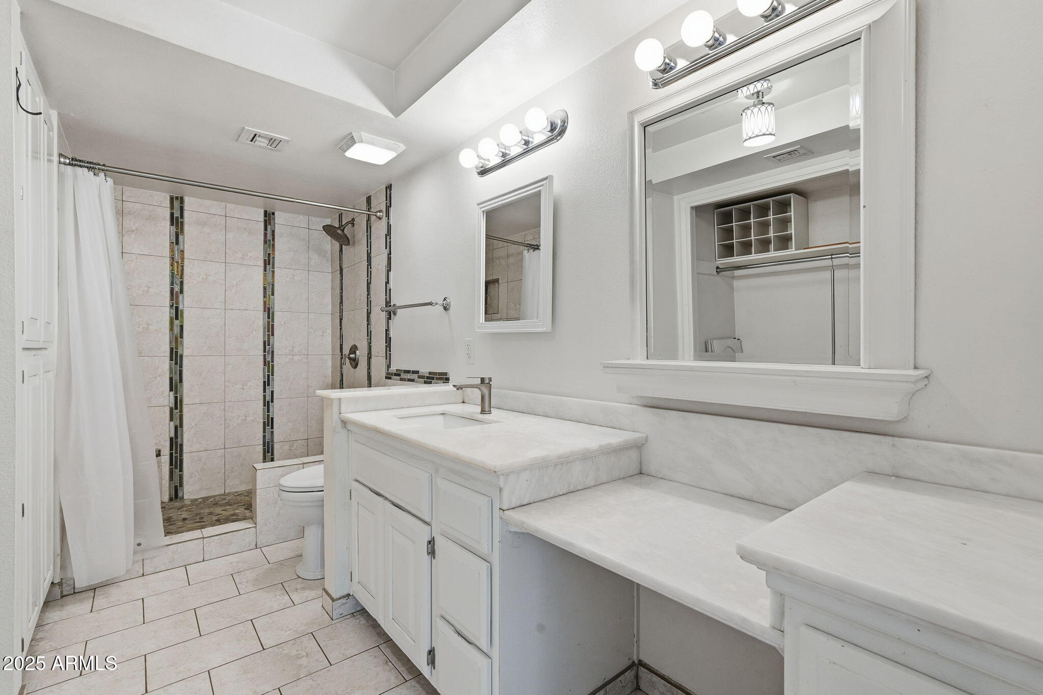 2131 East Bethany Home Road Phoenix, AZ 85016 - Photo 14 of 54 Upstairs Bedroom - Ensuite