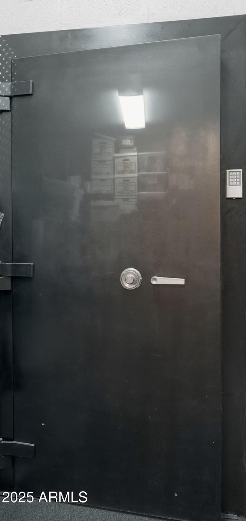 2131 East Bethany Home Road Phoenix, AZ 85016 - Photo 32 of 54 a close view of a bathroom in bathroom
