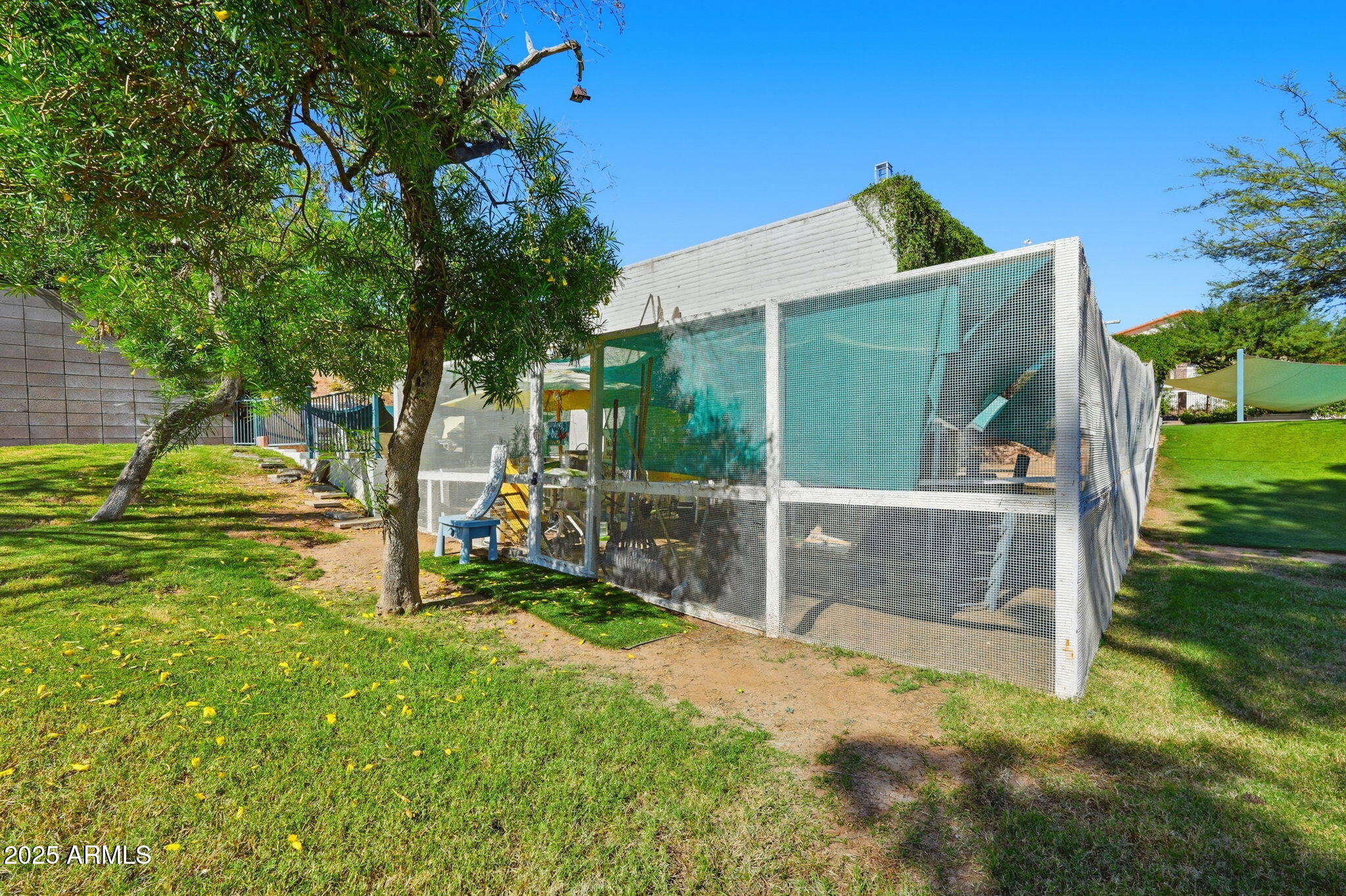 2131 East Bethany Home Road Phoenix, AZ 85016 - Photo 47 of 54 a view of outdoor space and yard