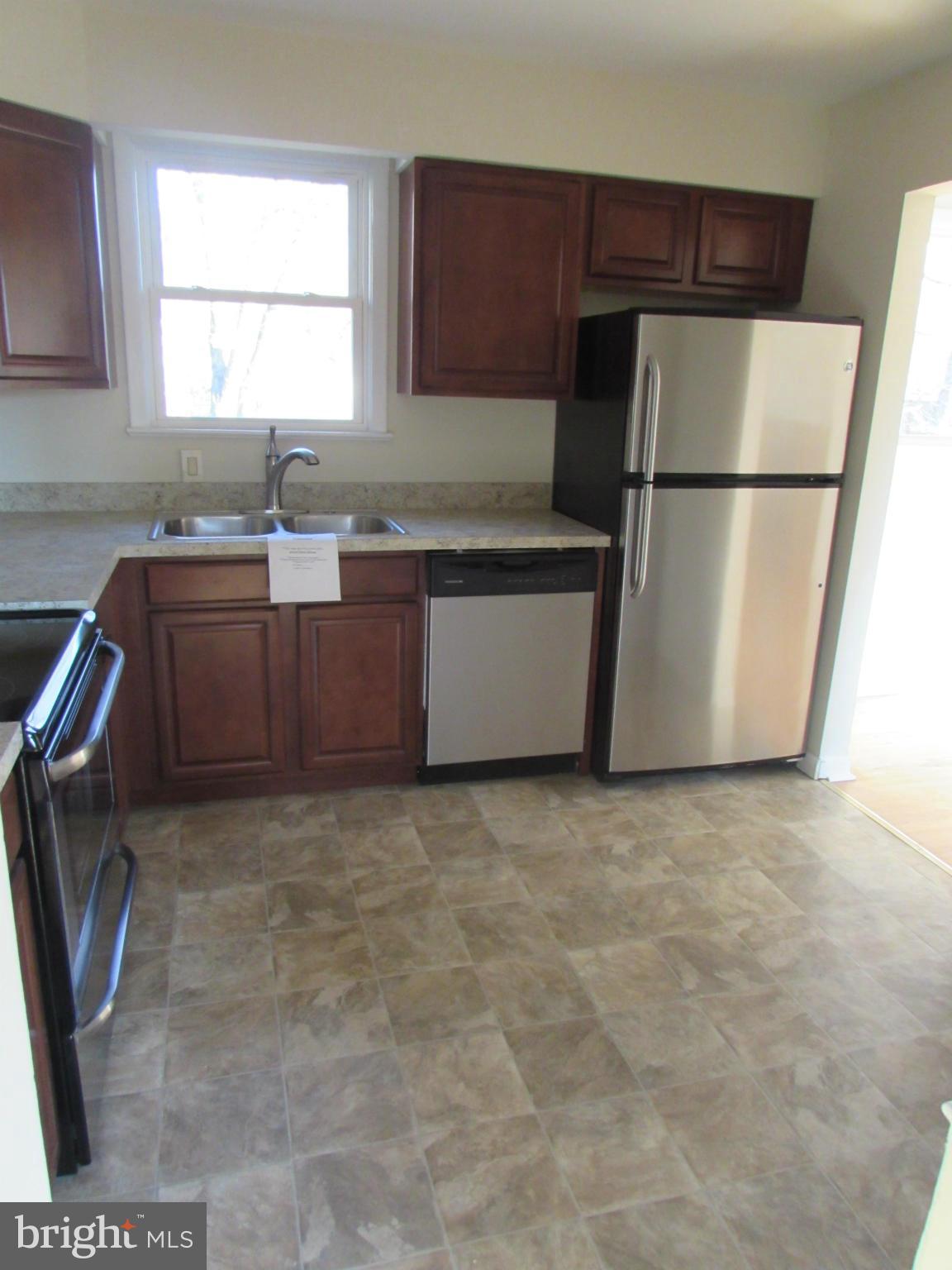 16708 Dale Court Accokeek, MD 20607 - Photo 3 of 15 Kitchen