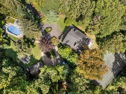 $2,750,000 | 276 Quaker Road, Chappaqua, NY 10514