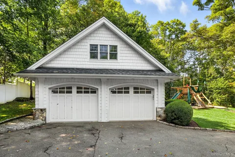 $2,750,000 | 276 Quaker Road, Chappaqua, NY 10514