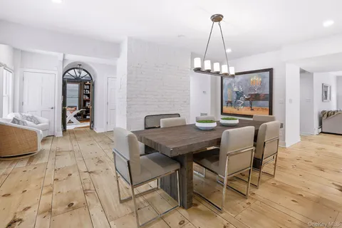 $2,750,000 | 276 Quaker Road, Chappaqua, NY 10514