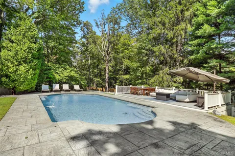 $2,750,000 | 276 Quaker Road, Chappaqua, NY 10514