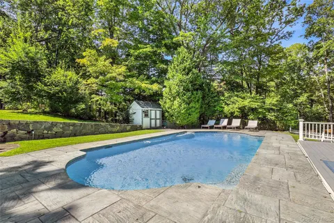 $2,750,000 | 276 Quaker Road, Chappaqua, NY 10514