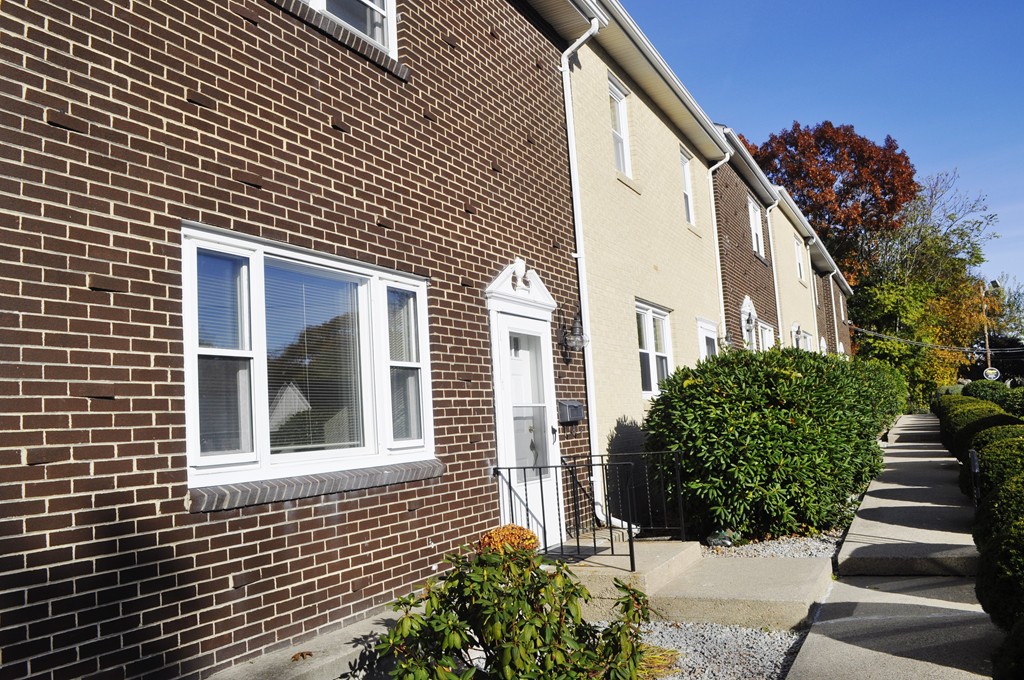 46 Tinson Road, Unit 4 Quincy, MA 02169 - Photo 2 of 30 Gallery Image 2