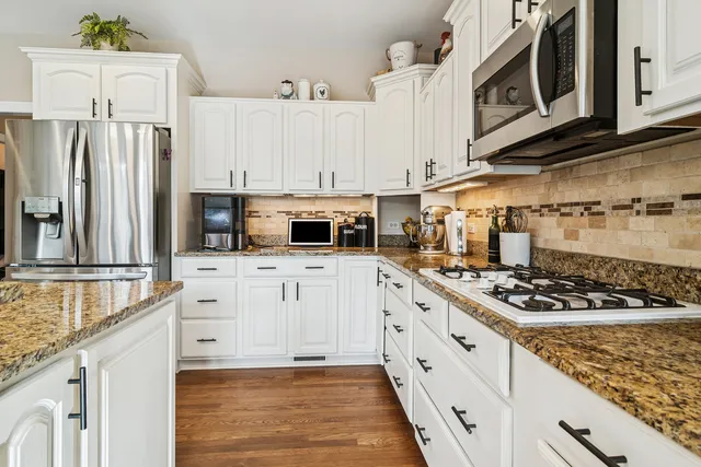 $750,000 | 614 Birch Hollow Drive, Antioch, IL 60002