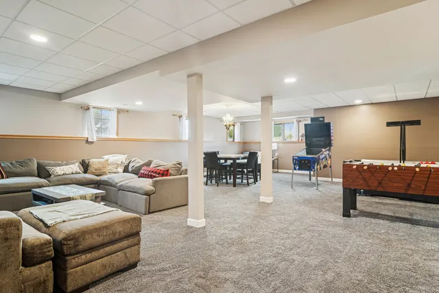 $750,000 | 614 Birch Hollow Drive, Antioch, IL 60002