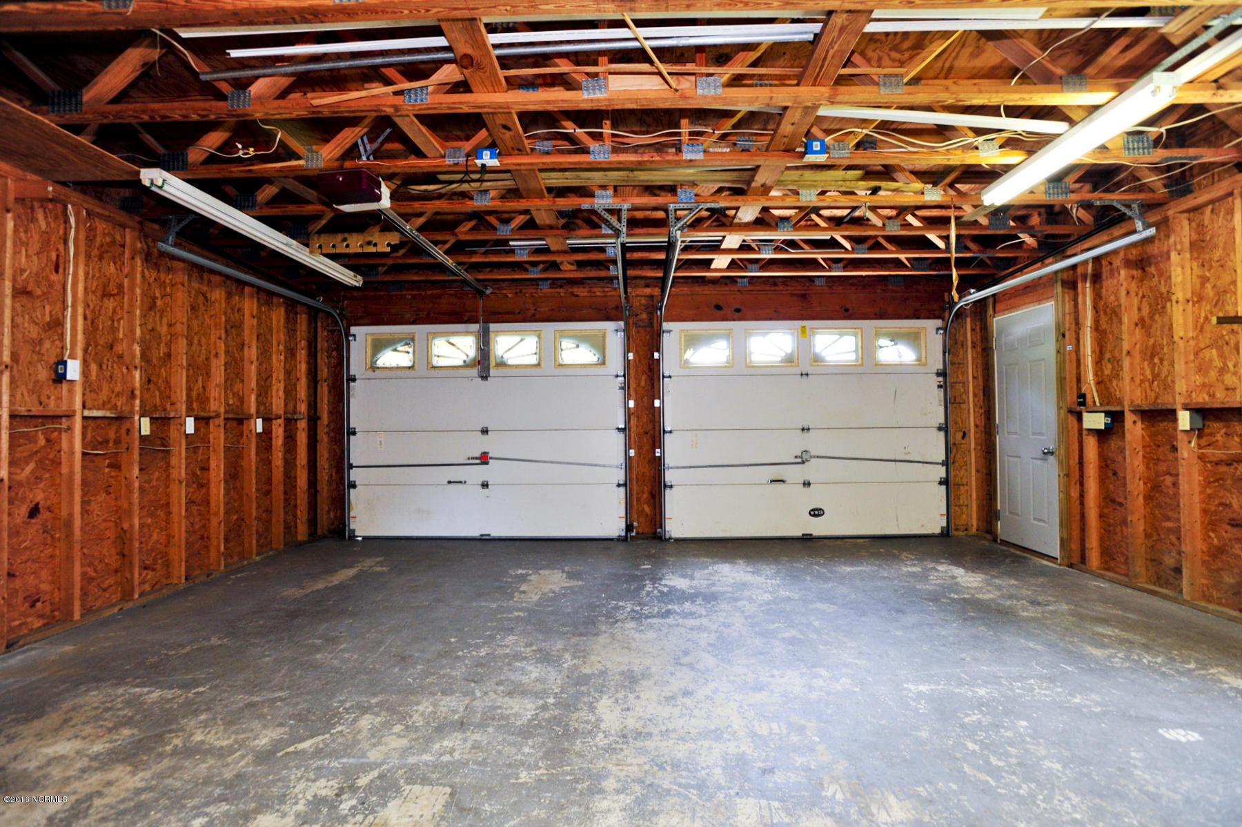 530 Shadowridge Road Jacksonville, NC 28546 - Photo 11 of 39 027 Garage