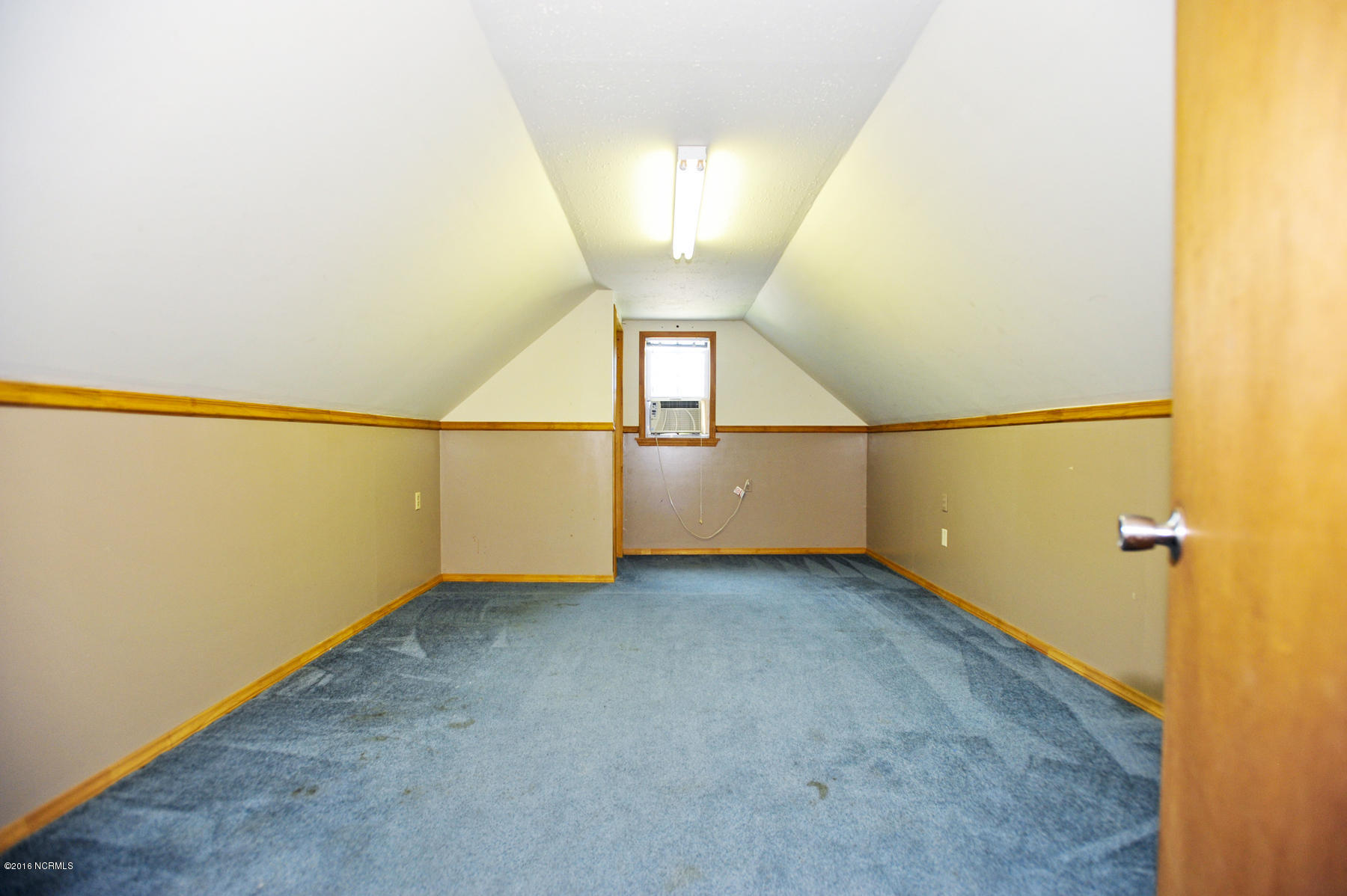530 Shadowridge Road Jacksonville, NC 28546 - Photo 13 of 39 034 Garage