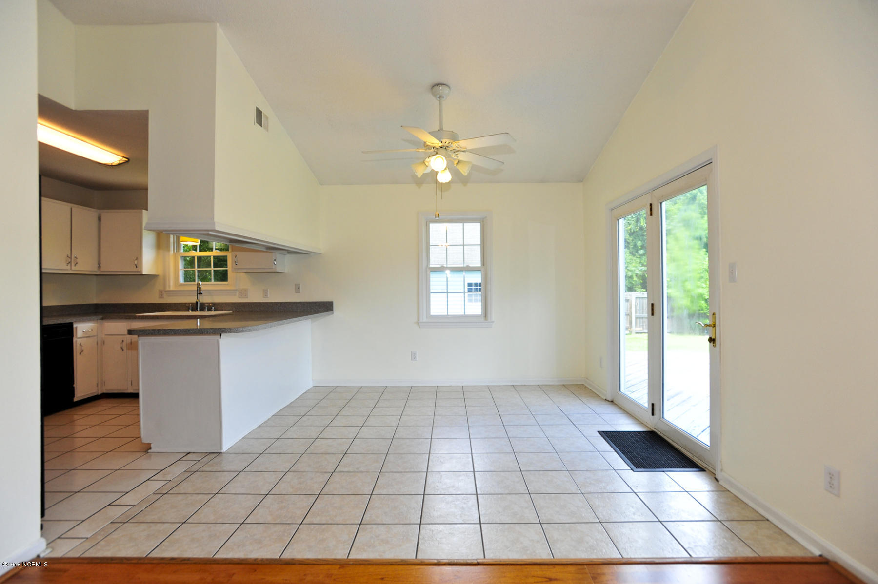 530 Shadowridge Road Jacksonville, NC 28546 - Photo 19 of 39 054 Din