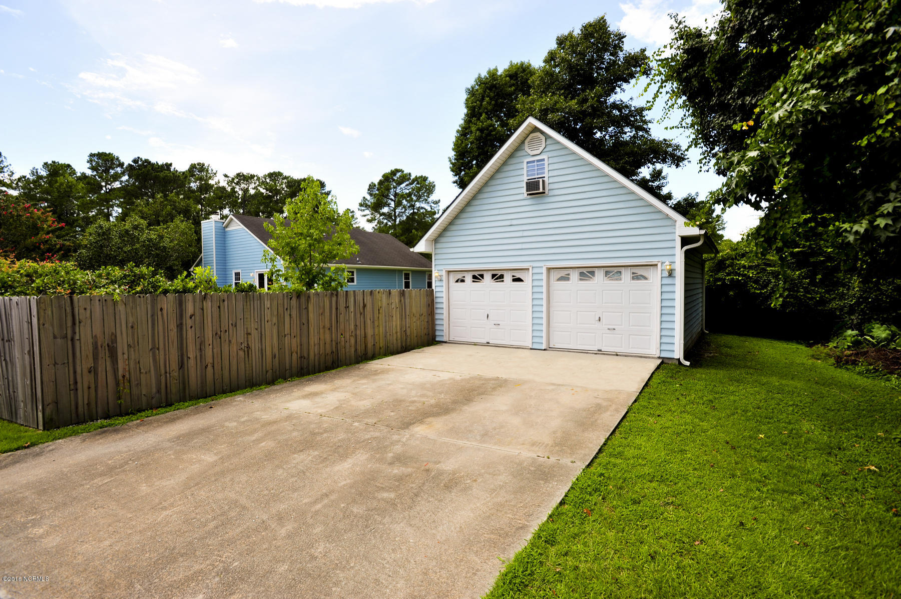 530 Shadowridge Road Jacksonville, NC 28546 - Photo 10 of 39 024 Garage