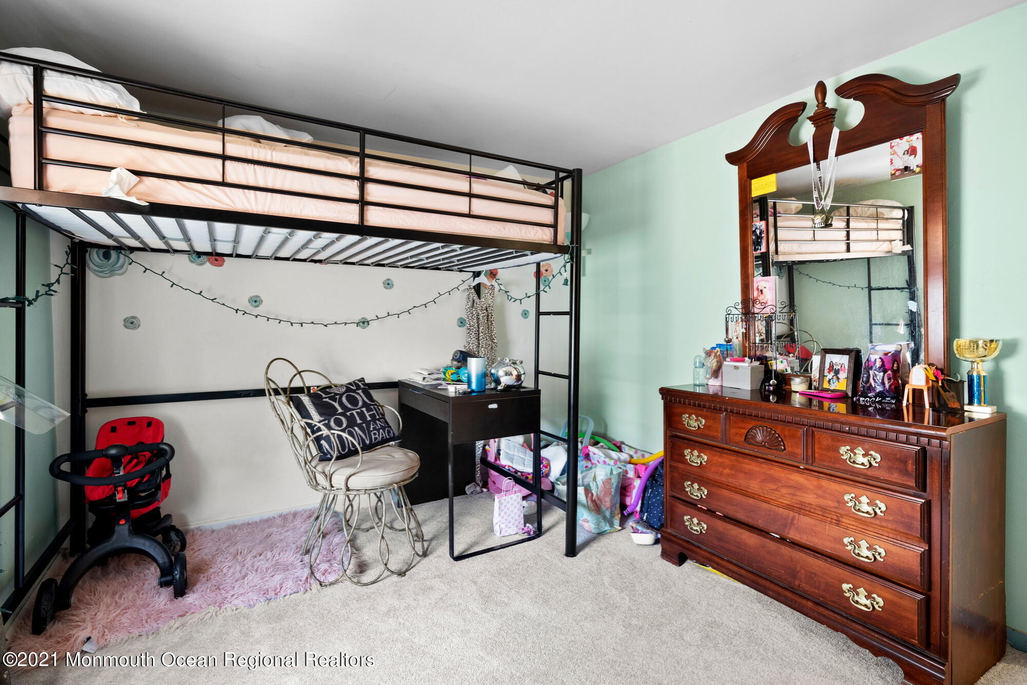 2477 Monmouth Road Jobstown, NJ 08041 - Photo 7 of 37 a room with furniture