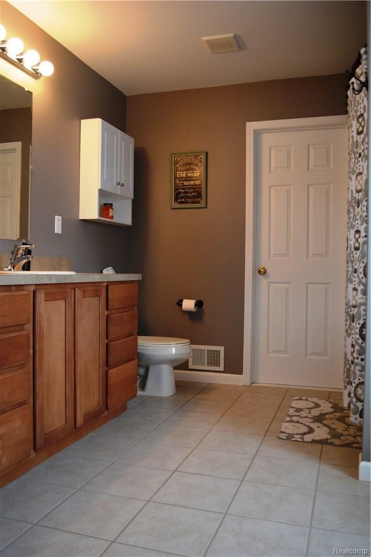 8041 West Sargent Road Fowlerville, MI 48836 - Photo 14 of 23 14.JPG