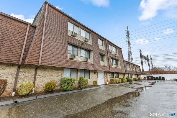 $3,200 | 22 Radio Place, Unit 8, Stamford, CT 06906