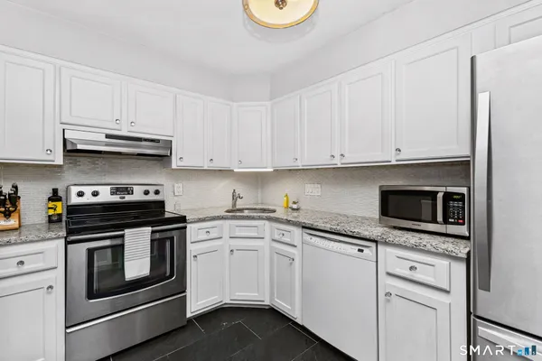 $3,200 | 22 Radio Place, Unit 8, Stamford, CT 06906
