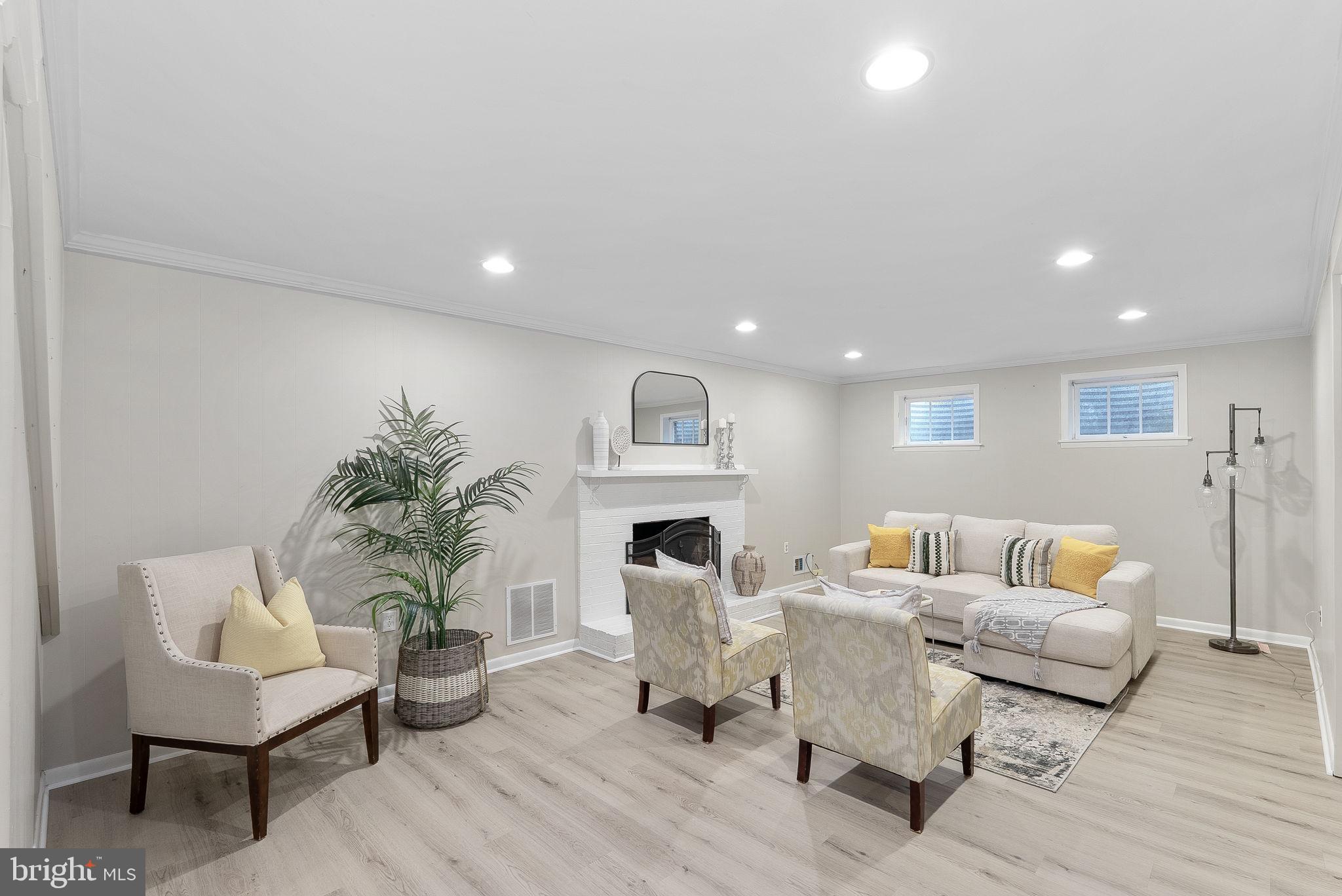 8707 Ridge Road Bethesda, MD 20817 - Photo 24 of 70 a living room with furniture