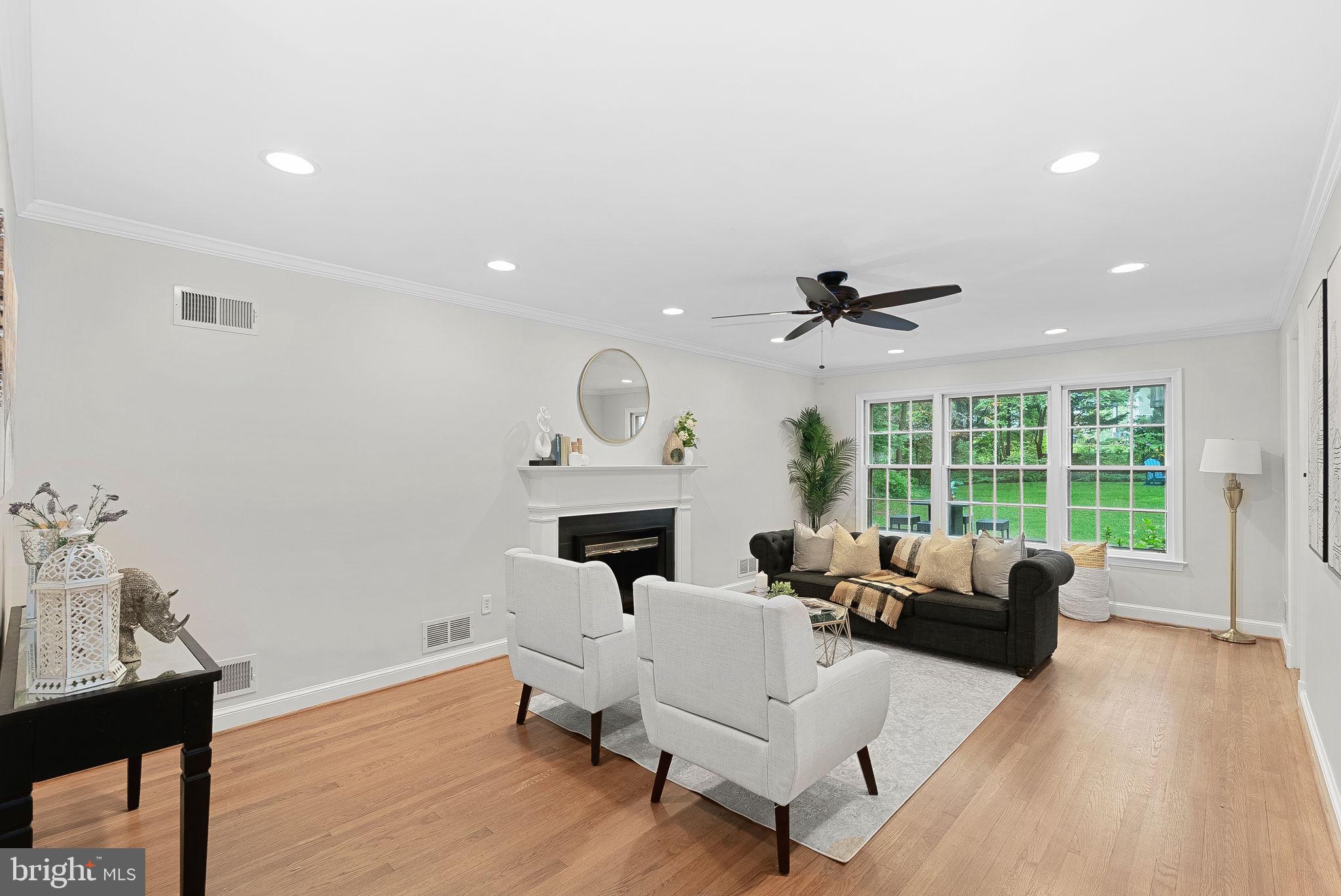 8707 Ridge Road Bethesda, MD 20817 - Photo 6 of 70 Triple bright picture window!