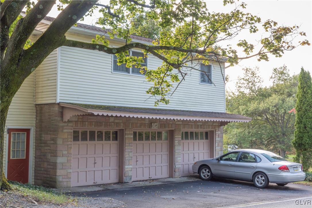 408 Fox Gap Road Bangor, PA 18013 - Photo 3 of 28 3 Car Garage