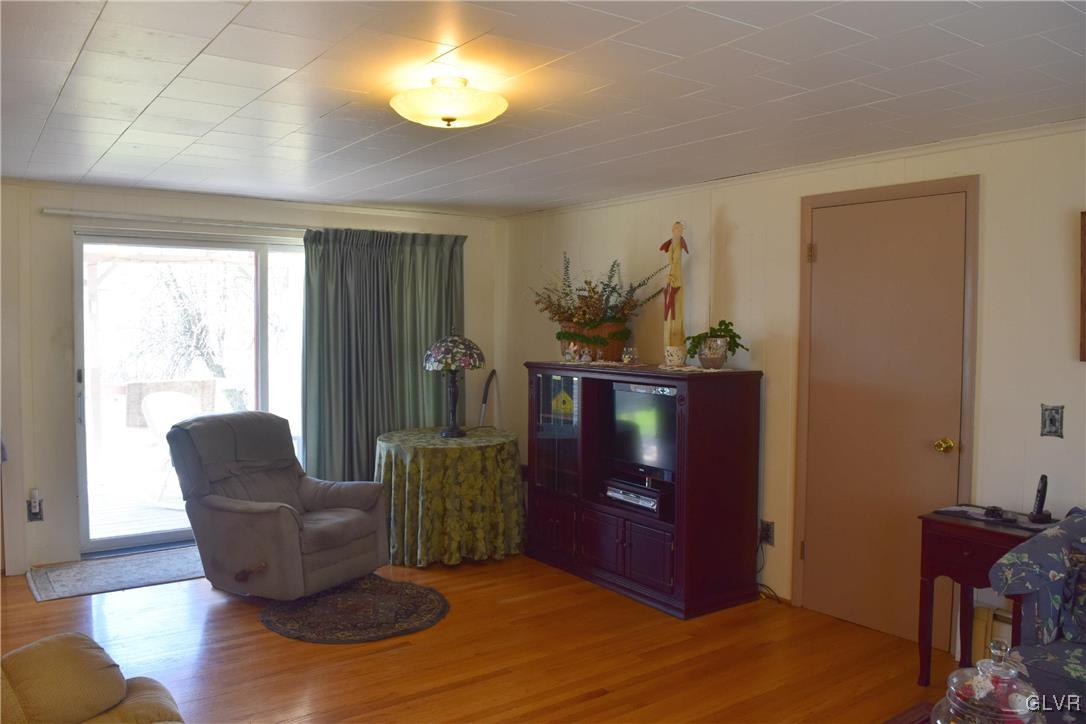 408 Fox Gap Road Bangor, PA 18013 - Photo 4 of 28 Gallery Image 4