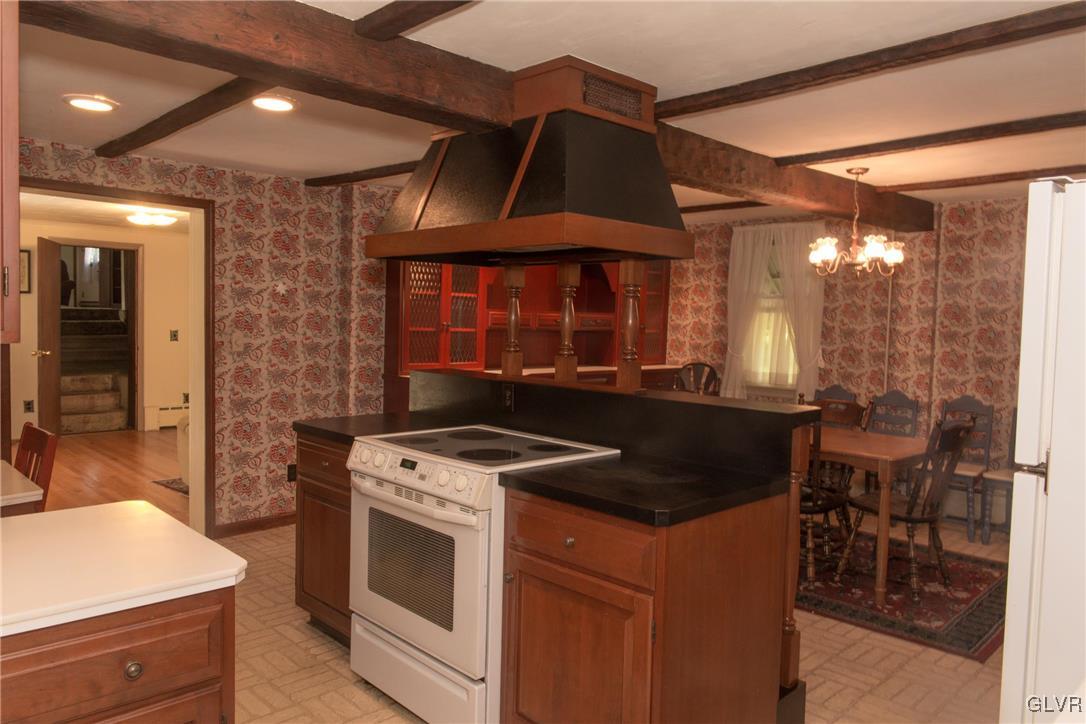 408 Fox Gap Road Bangor, PA 18013 - Photo 6 of 28 Kitchen