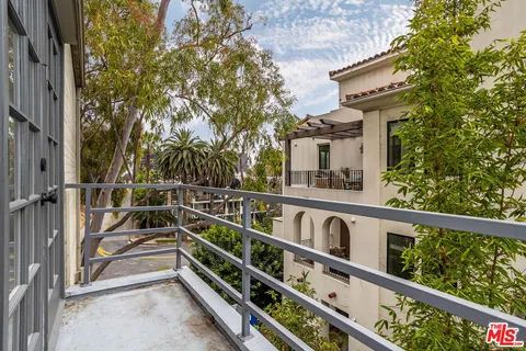 $1,200,000 | 11601 Montana Avenue, Unit PH7, Los Angeles, CA 90049
