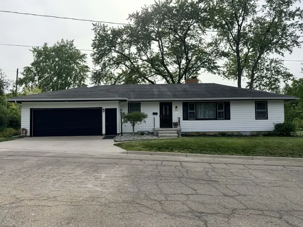 $299,900 | 84 Kings Boulevard, Sparta, MI 49345