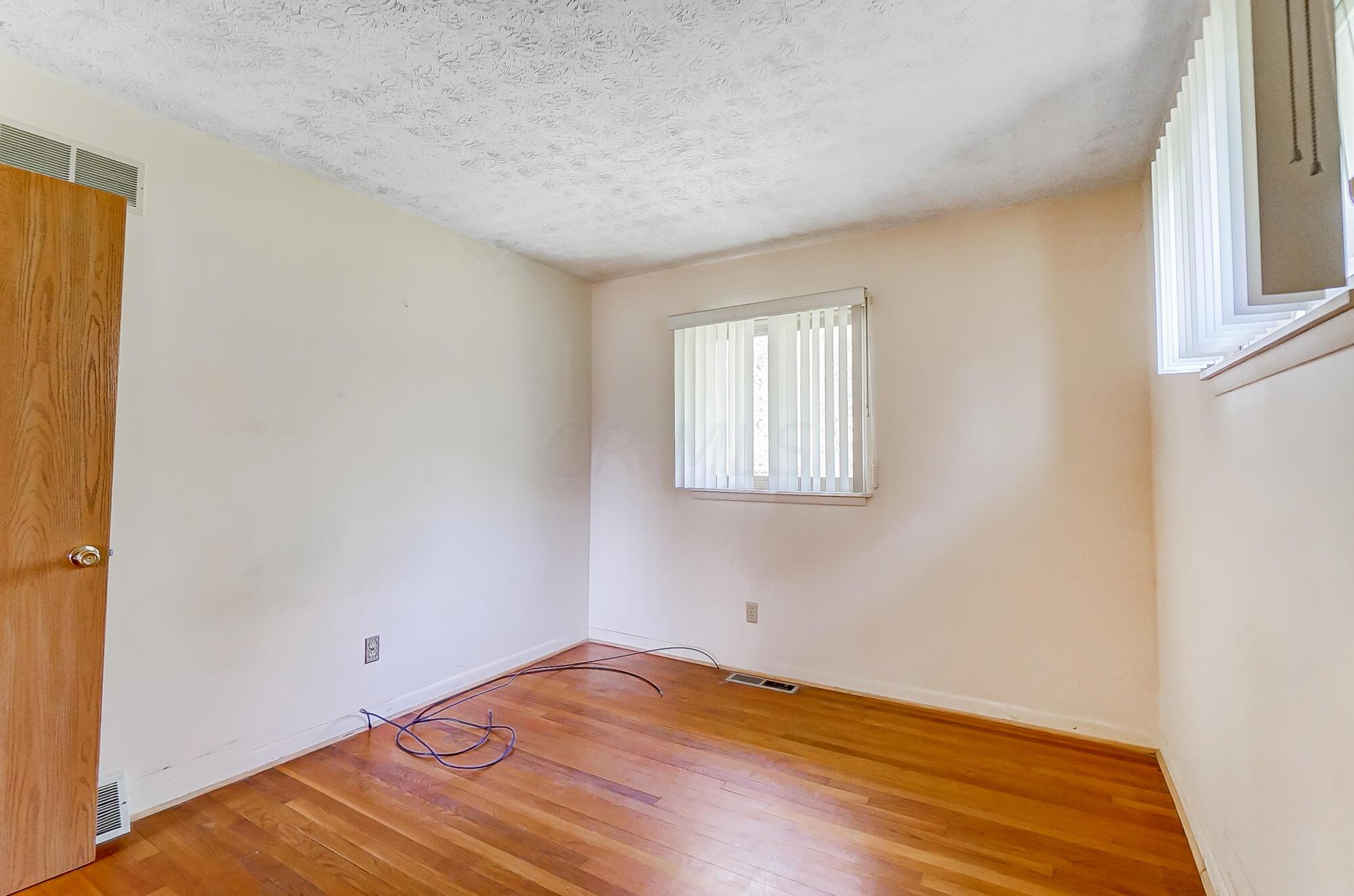2094 Ward Road Columbus, OH 43224 - Photo 16 of 35 017
