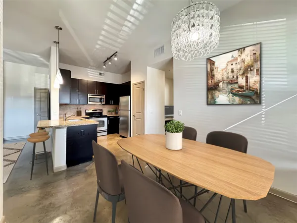 $2,284 | 306 McGowen Street, Unit 1126, Houston, TX 77006