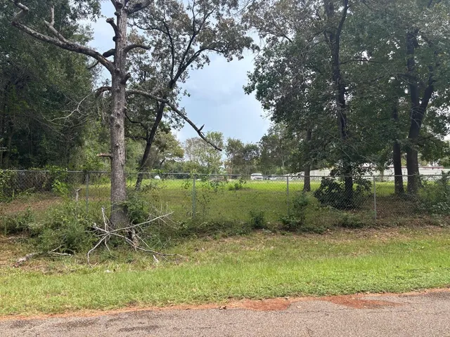 $220,000 | 30512 Lake Cir Lane, Magnolia, TX 77354