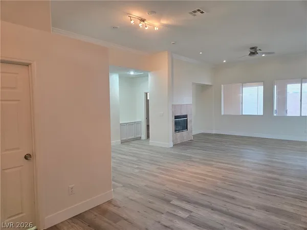 $2,350 | 9620 West Gilmore Avenue, Las Vegas, NV 89129