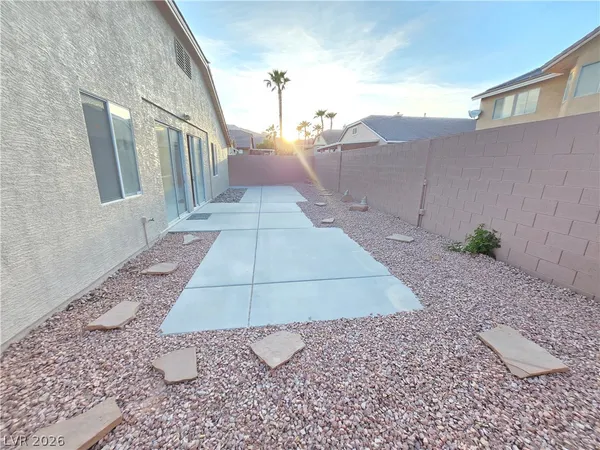 $2,350 | 9620 West Gilmore Avenue, Las Vegas, NV 89129